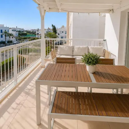 Ember&tide Apartman Paralímni